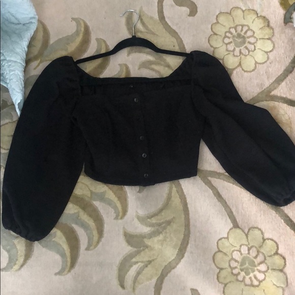 Tops - Gray-black crop with puff shoulders